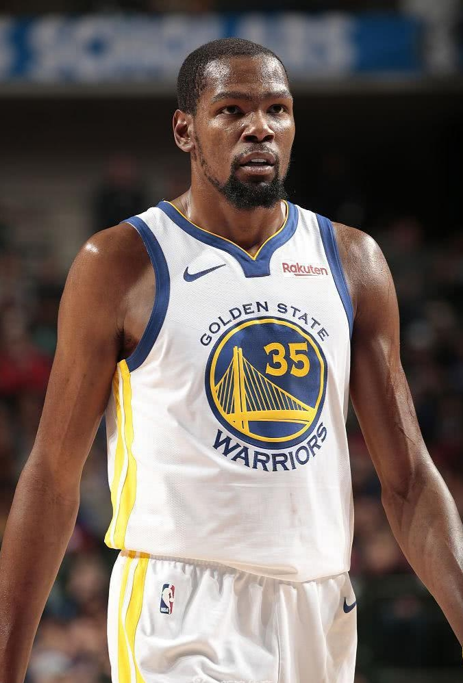 世体：巴萨将在下周一召开媒体会议，公布重返诺坎普的计划