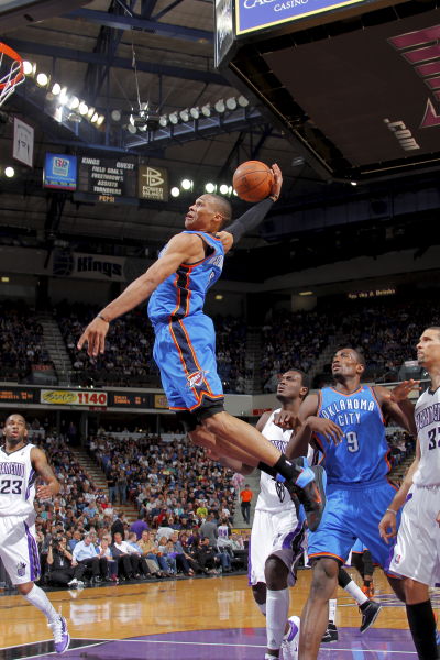 广东目标双冠，北京心仪外援遭截胡，辽宁欲更换外援，新疆队长受伤